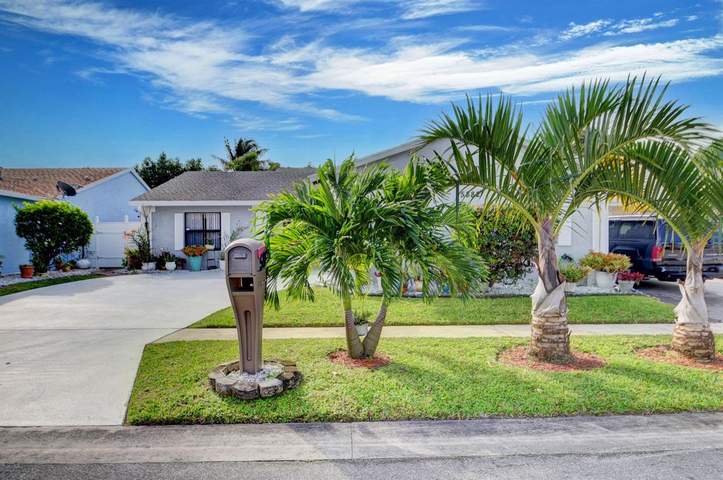 Photo of 5882 Lincoln Circle W, Greenacres, FL 33463 (MLS # R11136104)