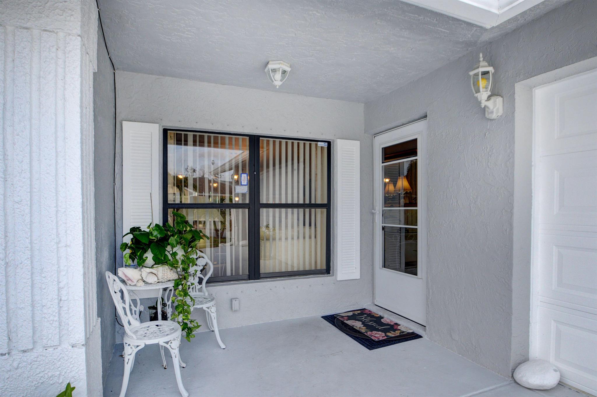 5882 Lincoln Circle W