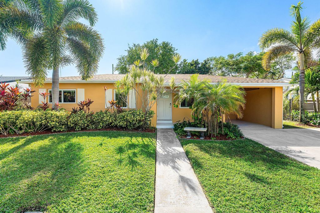 Photo of 250 NE 20th Street, Delray Beach, FL 33444 (MLS # R11143939)