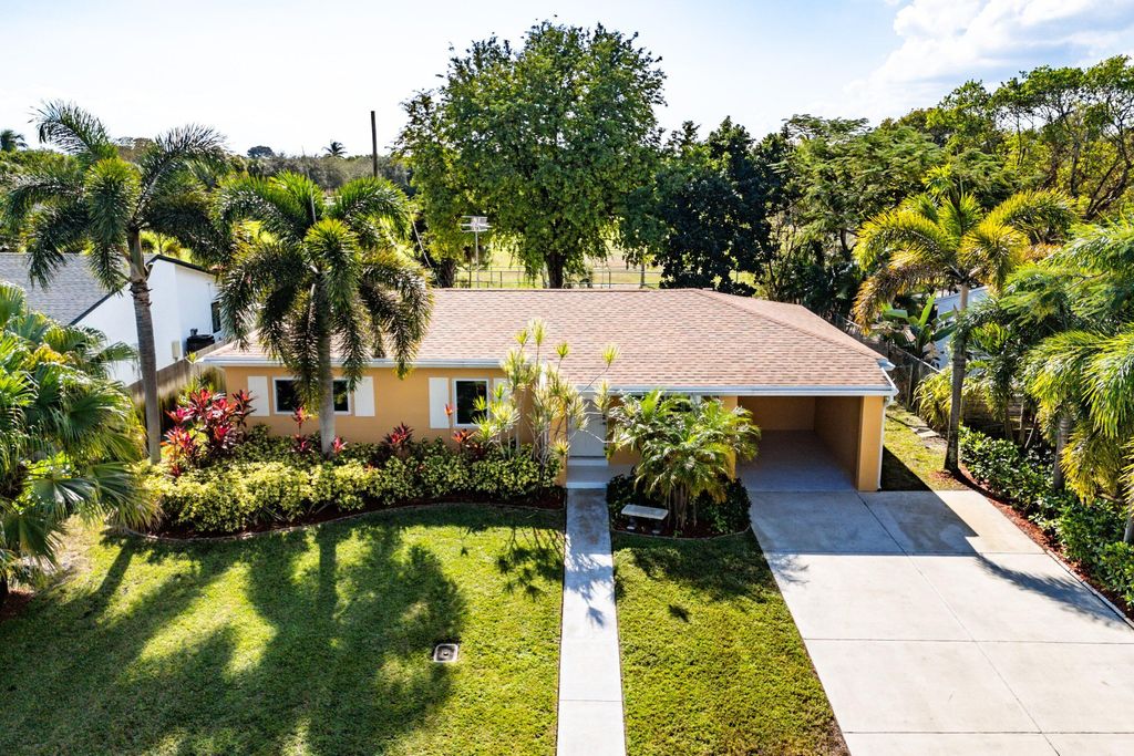 Photo of 250 NE 20th Street, Delray Beach, FL 33444 (MLS # R11143939)