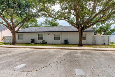 2007 Oleander Boulevard Apt D Fort Pierce FL 34950