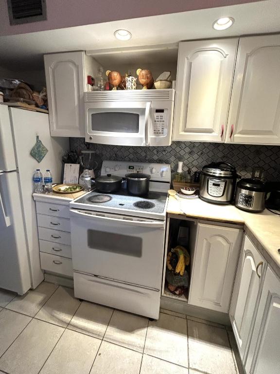 LAKESIDE VILLAGE CONDO - Residential