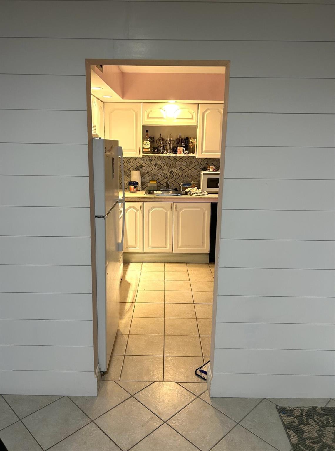 LAKESIDE VILLAGE CONDO 1 - Residential