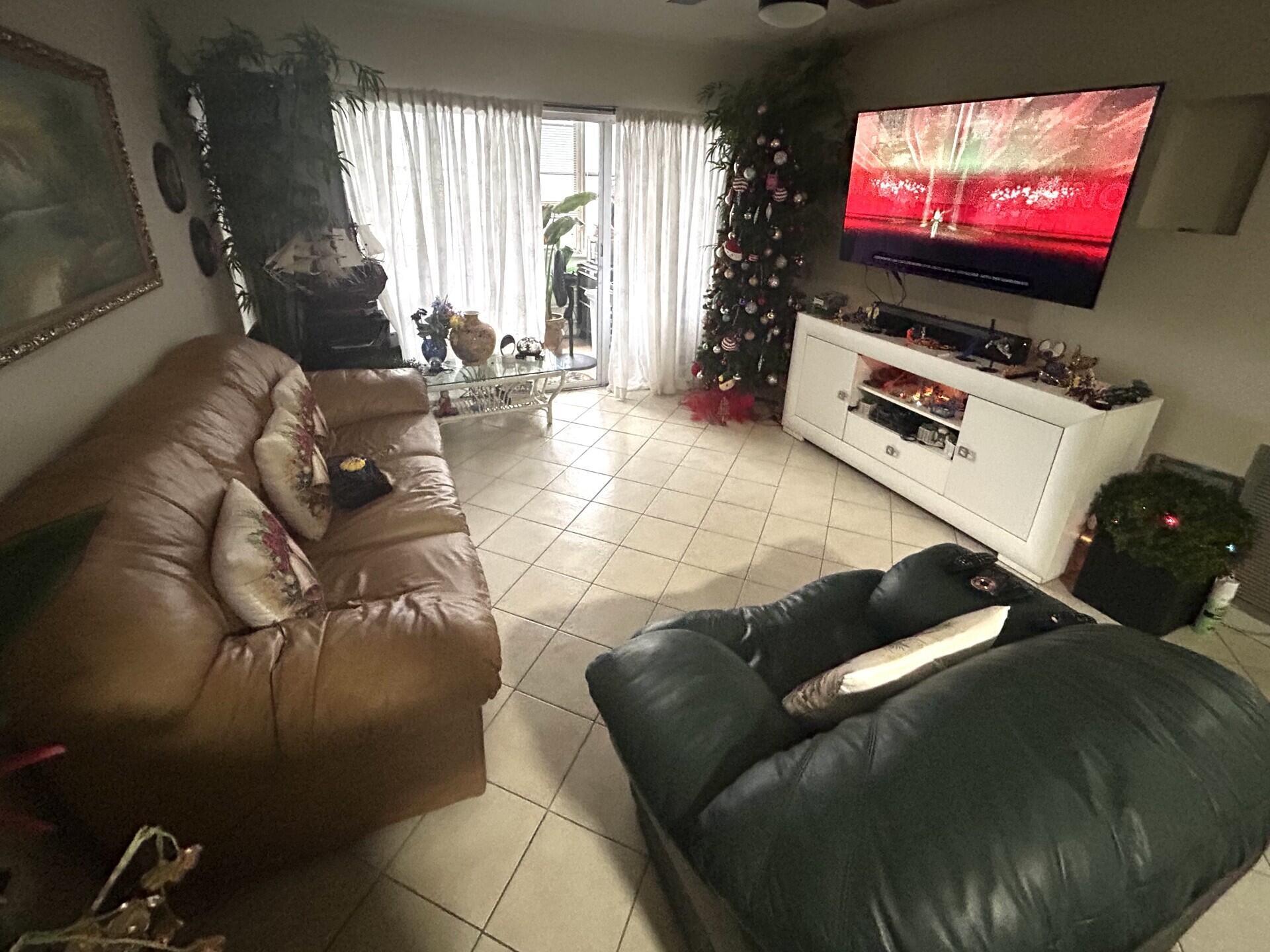 LAKESIDE VILLAGE CONDO 1 - Residential