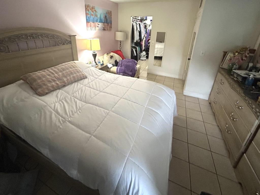 LAKESIDE VILLAGE CONDO - Residential