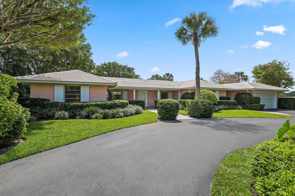 Photo of 7 Par Club Circle, Village Of Golf, FL 33436 (MLS # R10971526)