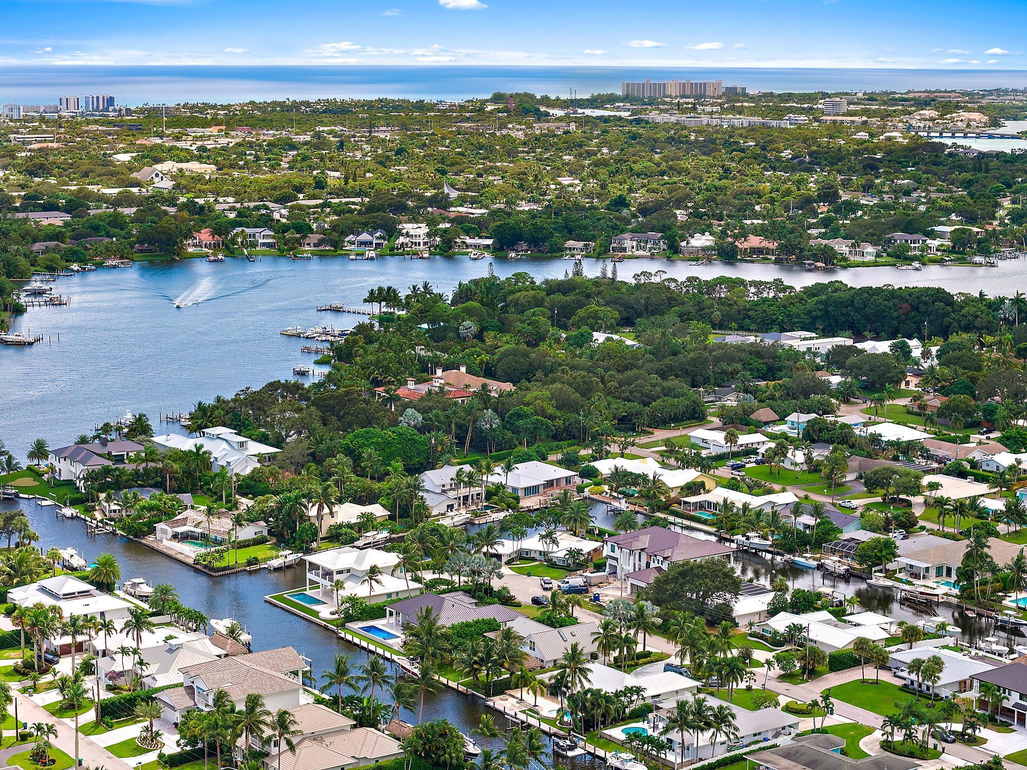 COUNTRY CLUB POINT - Residential