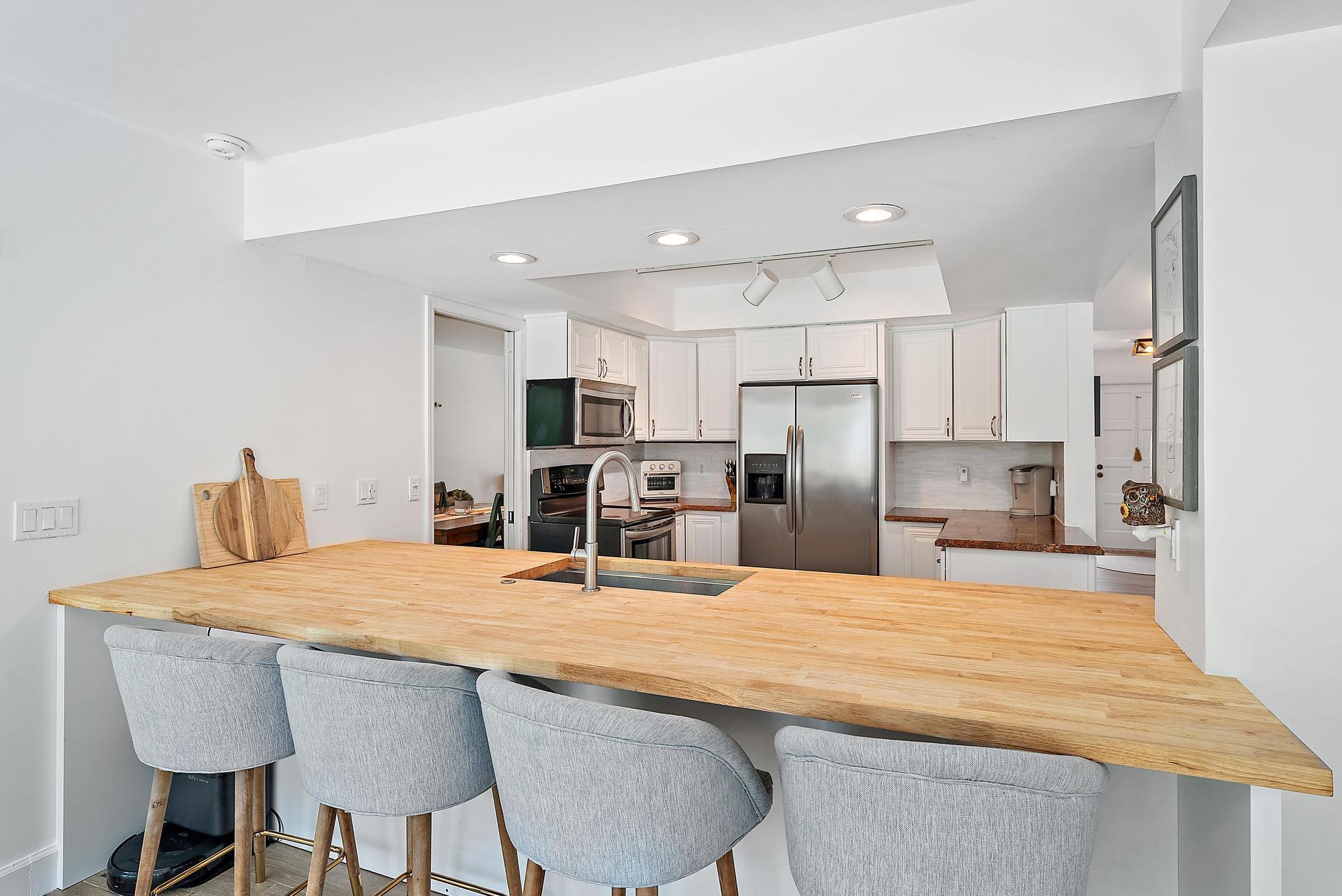 COUNTRY CLUB POINT - Residential