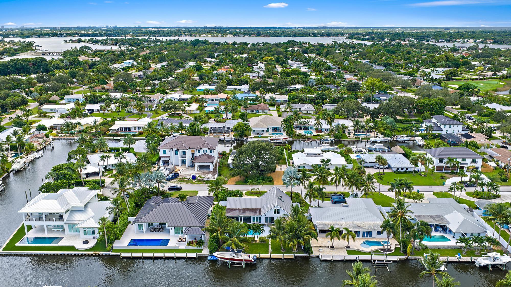 COUNTRY CLUB POINT - Residential