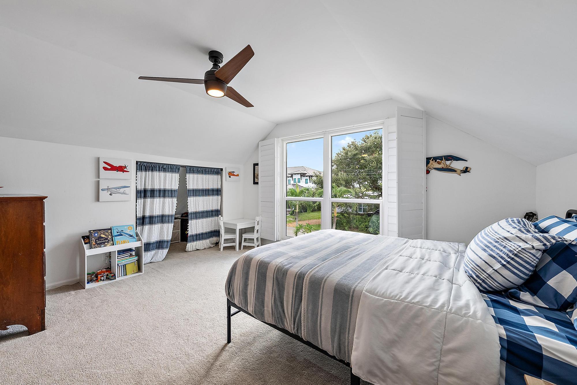 COUNTRY CLUB POINT - Residential