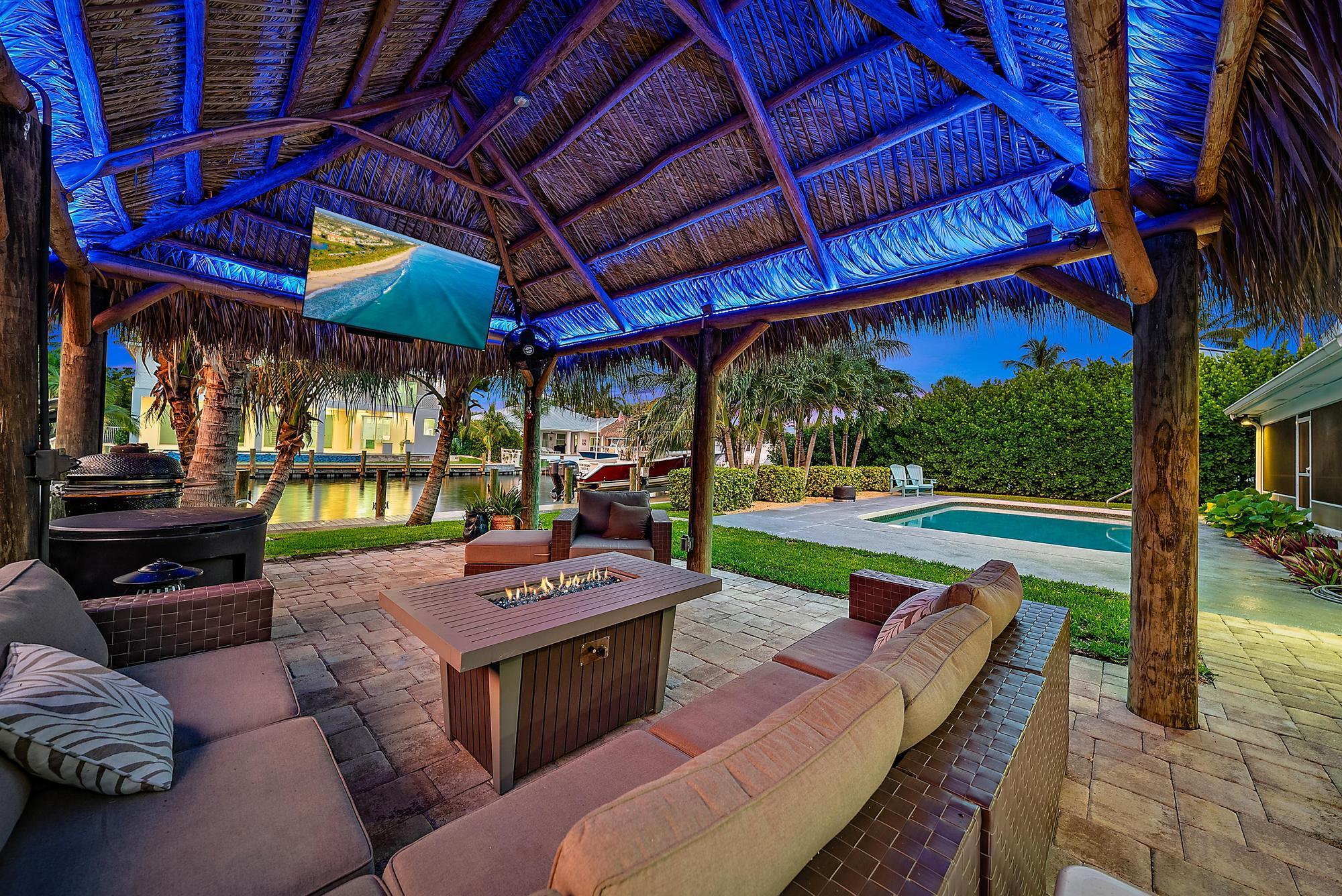 COUNTRY CLUB POINT - Residential