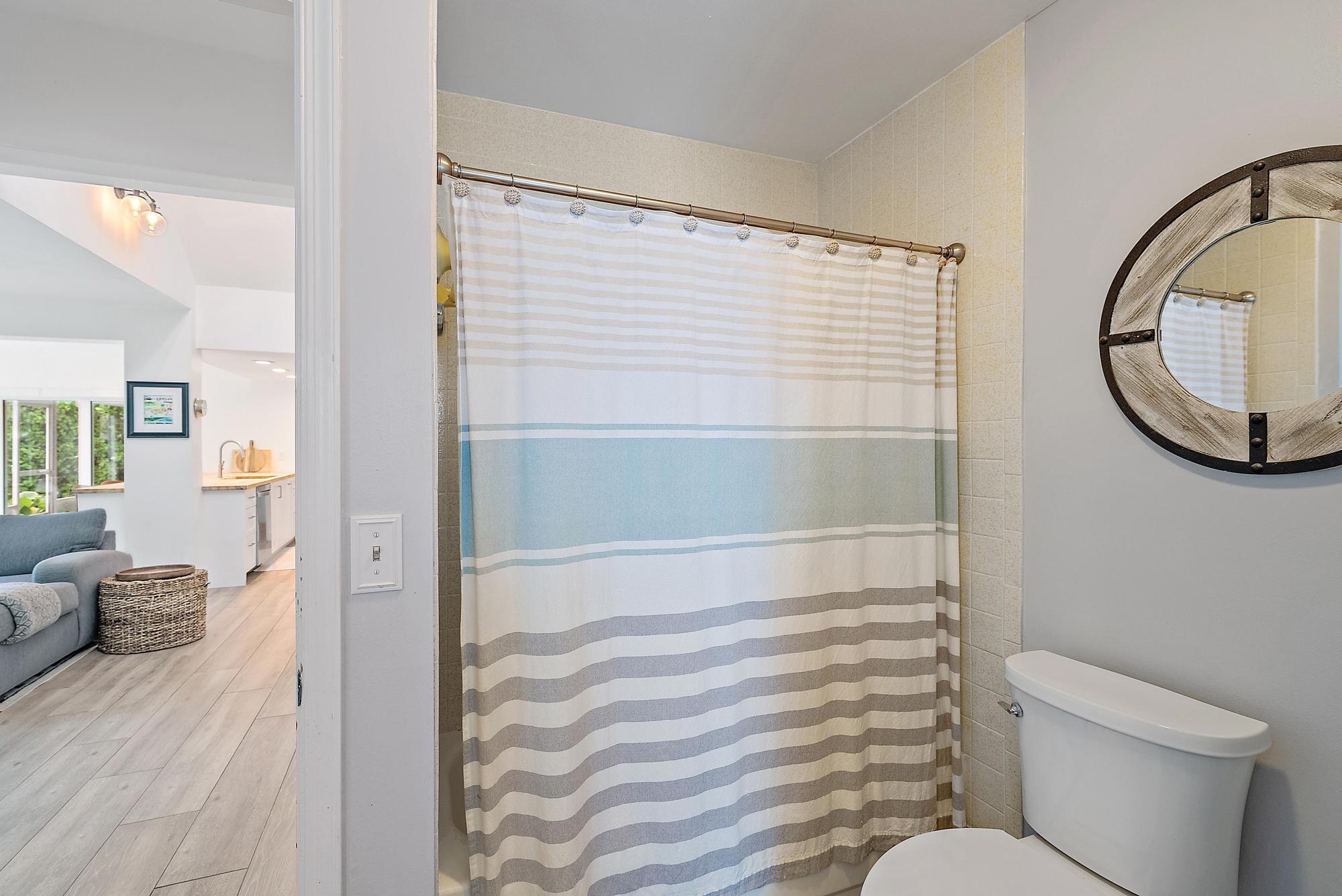 COUNTRY CLUB POINT - Residential