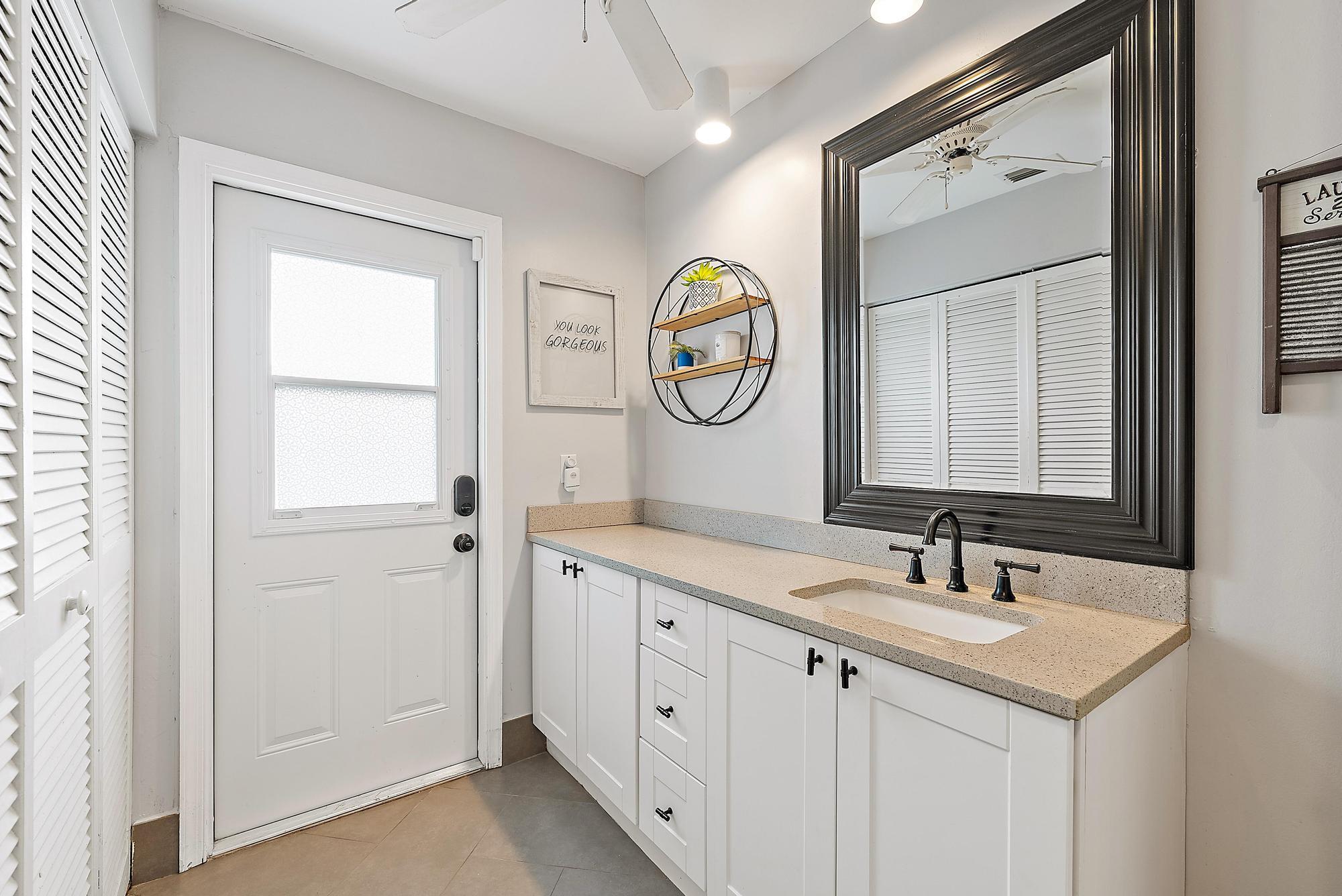 COUNTRY CLUB POINT - Residential