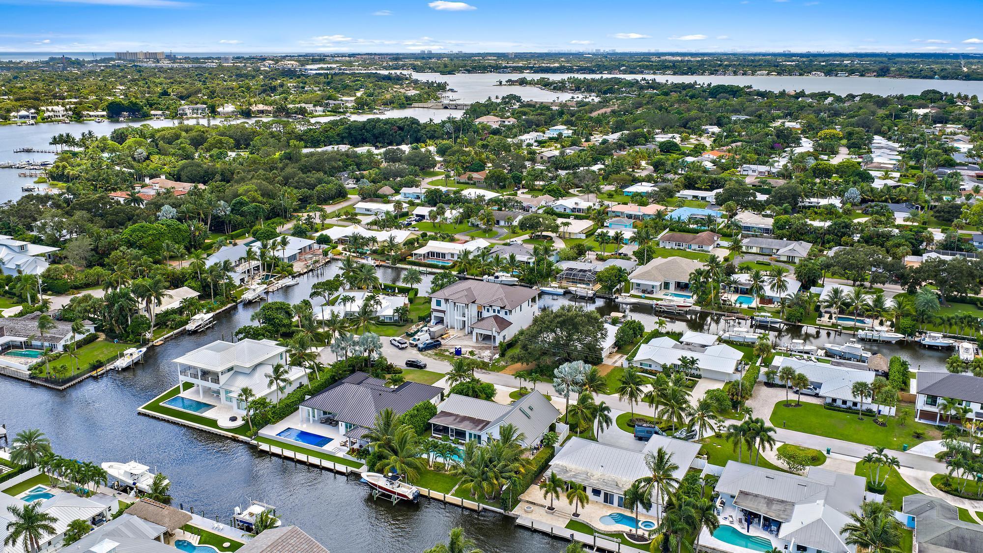 COUNTRY CLUB POINT - Residential