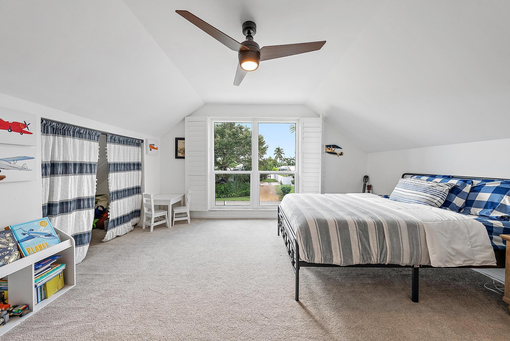 COUNTRY CLUB POINT - Residential