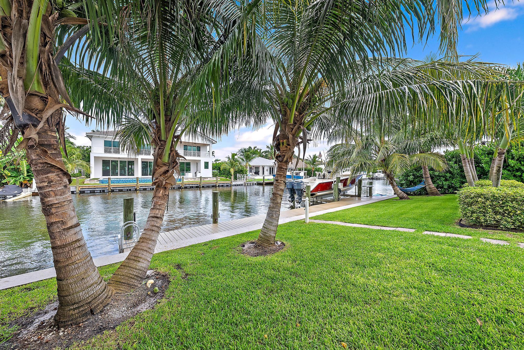 COUNTRY CLUB POINT - Residential