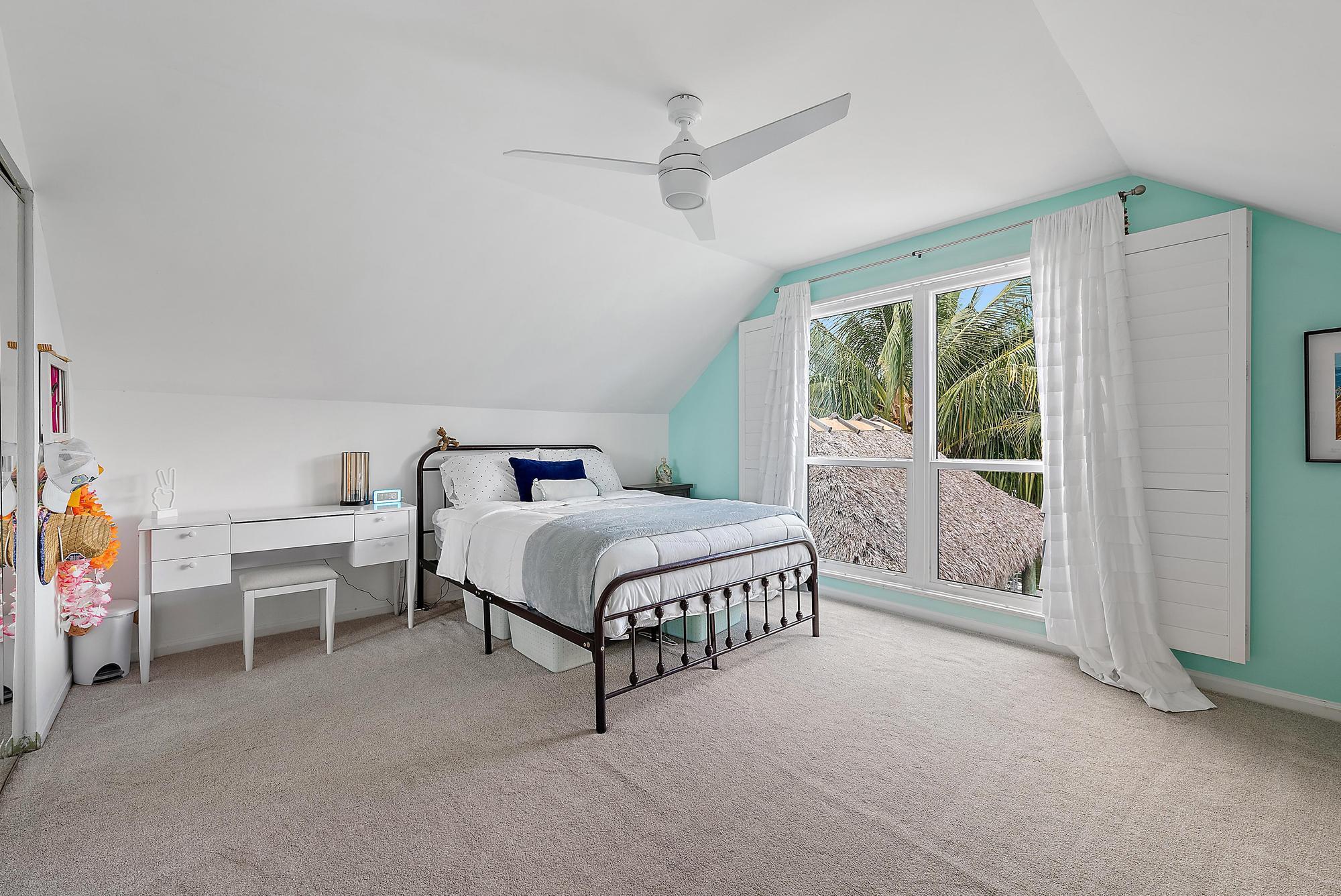 COUNTRY CLUB POINT - Residential