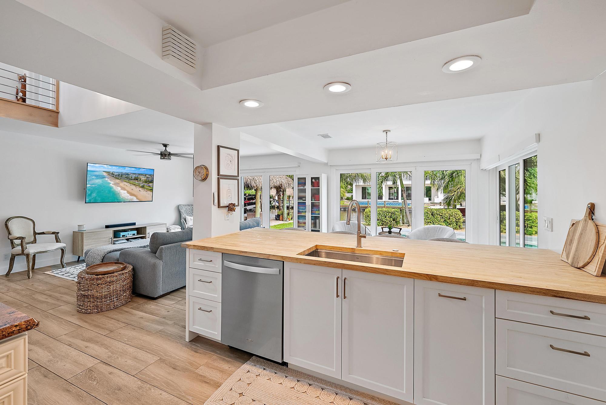 COUNTRY CLUB POINT - Residential