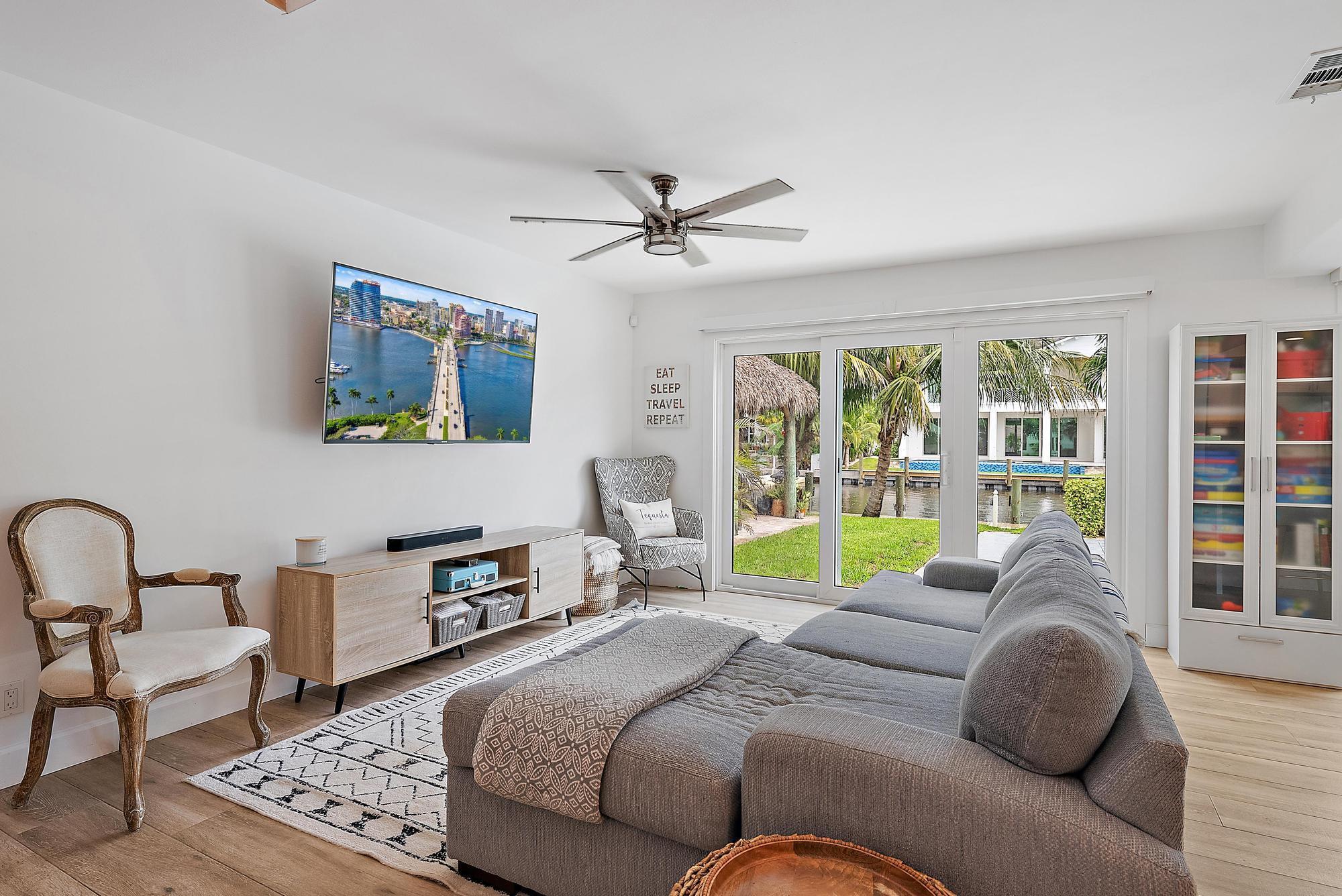 COUNTRY CLUB POINT - Residential