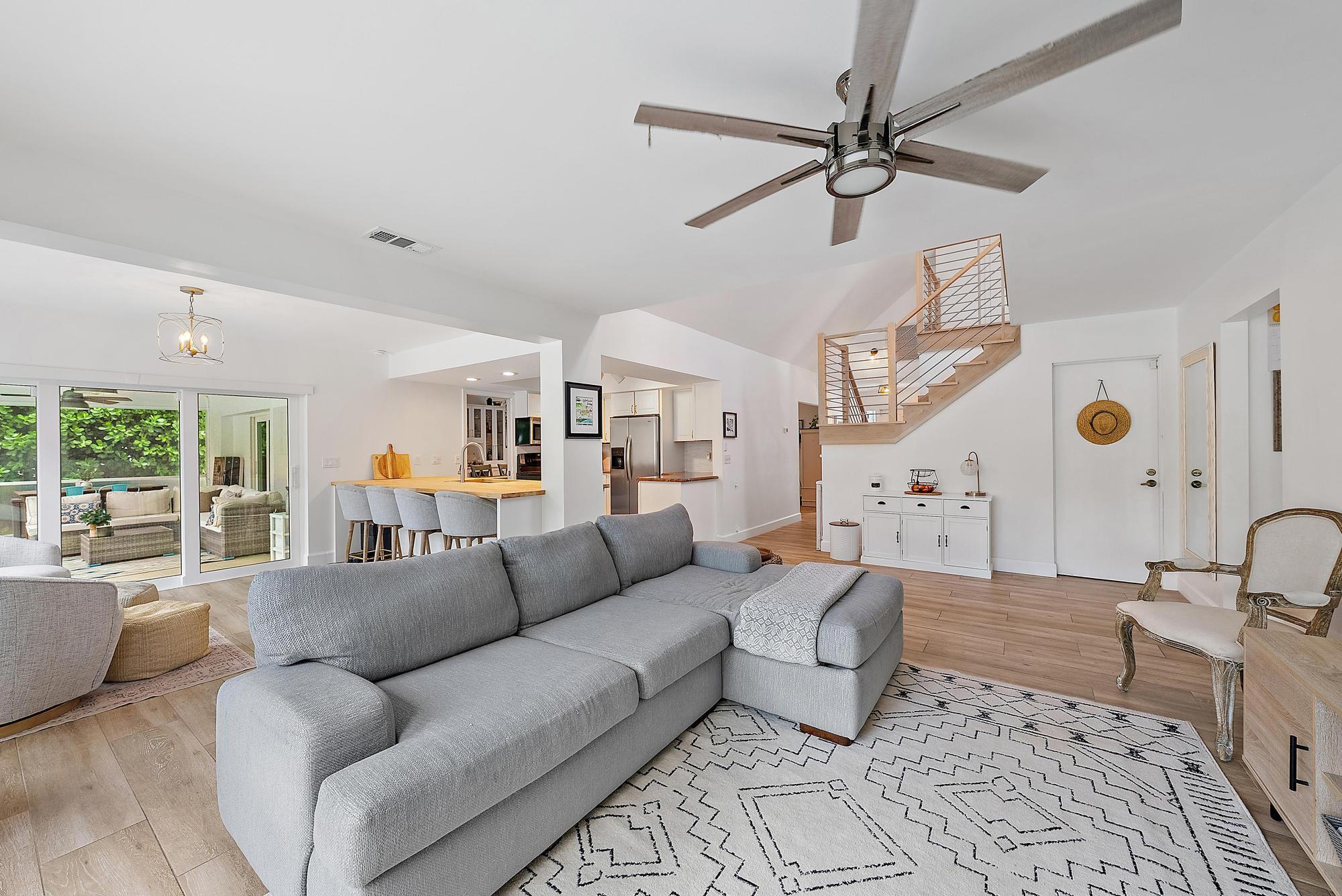 COUNTRY CLUB POINT - Residential