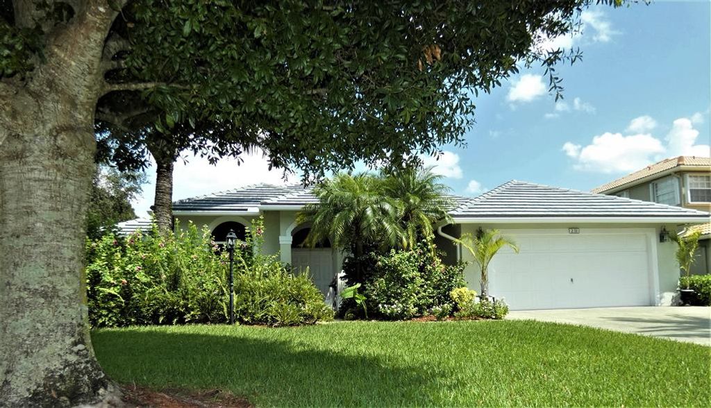 Photo of 231 Sparrow Point, Jupiter, FL 33458 (MLS # R10744581)