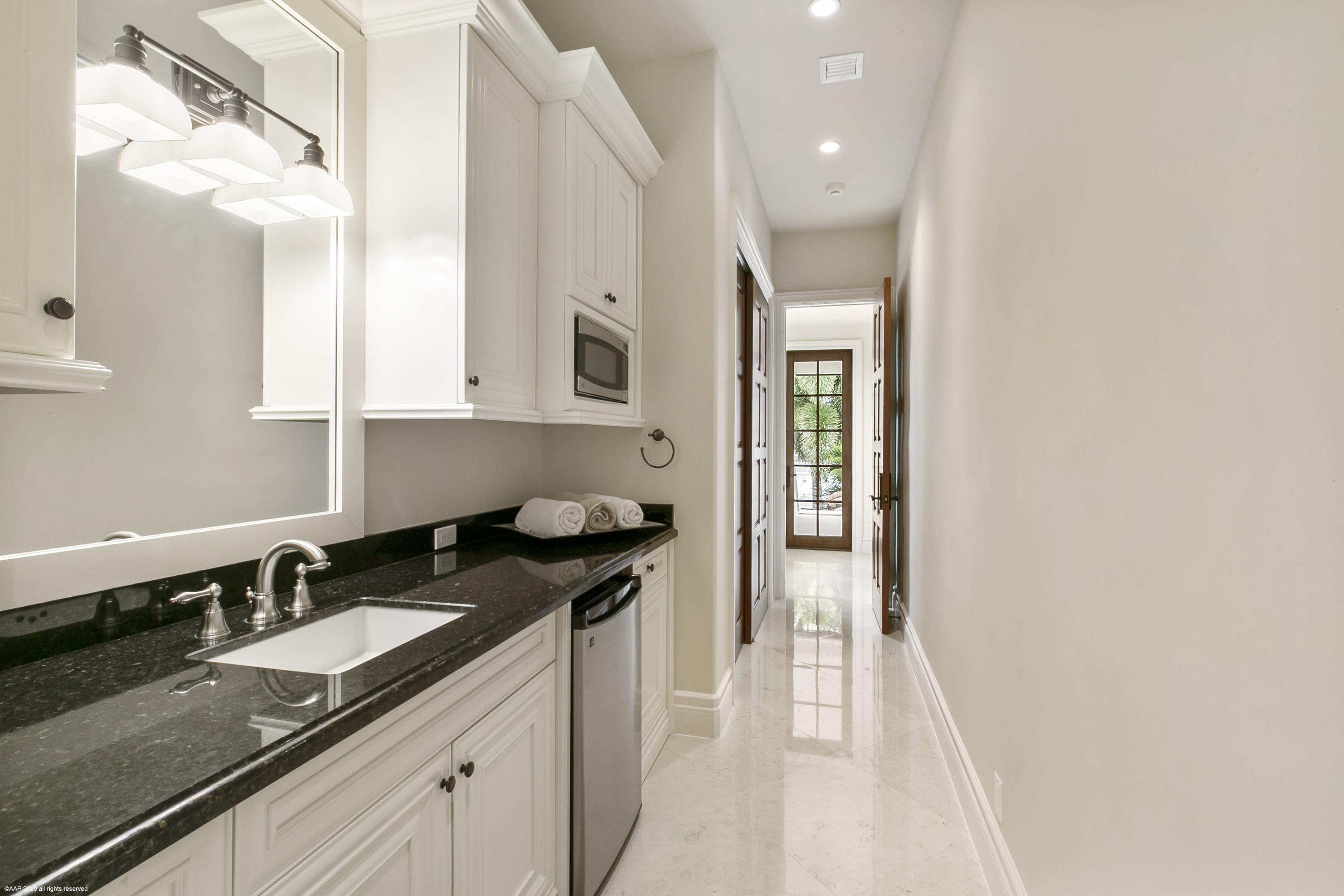 HARBOUR EAST - Residential