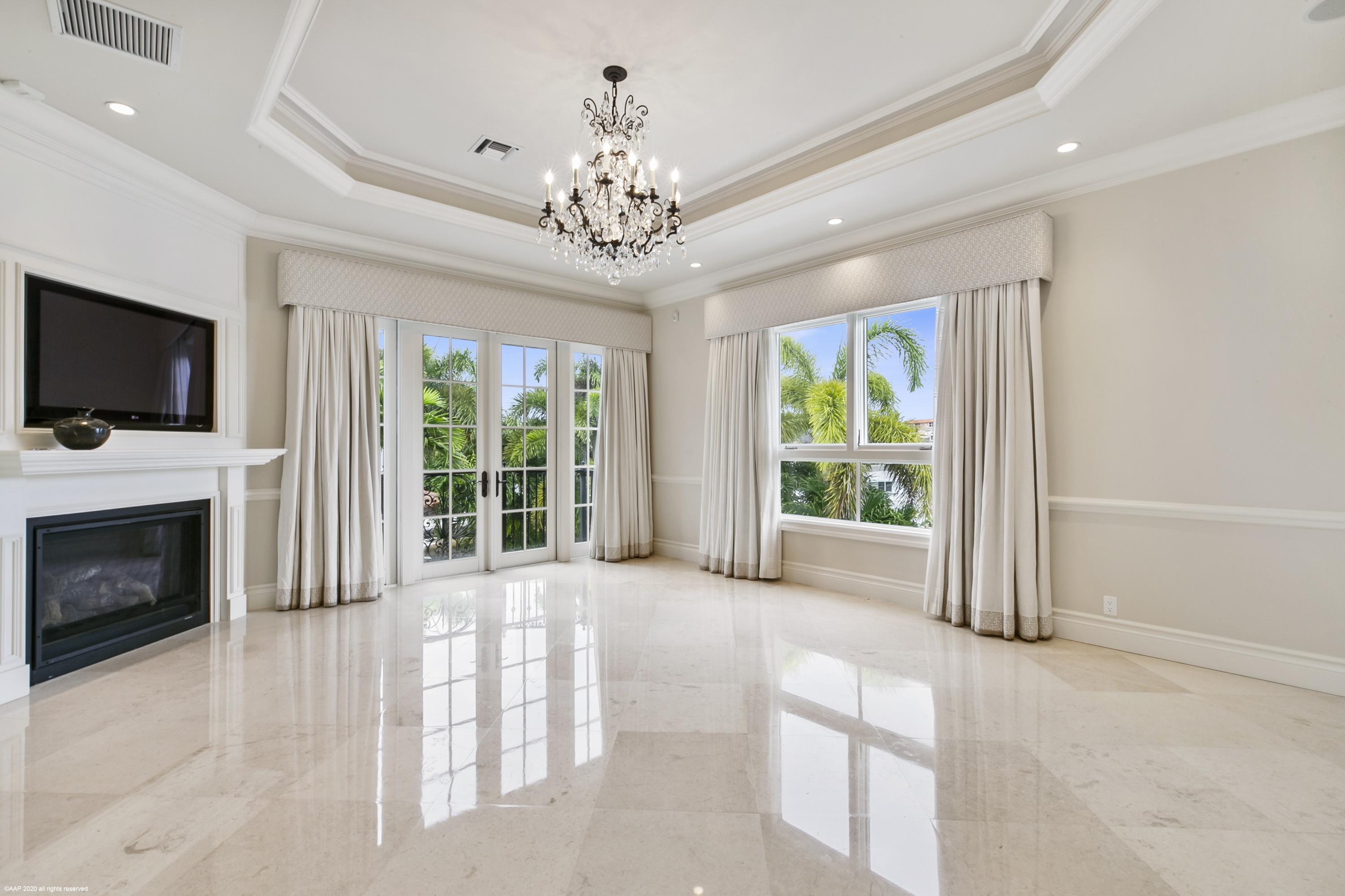 HARBOUR EAST - Residential