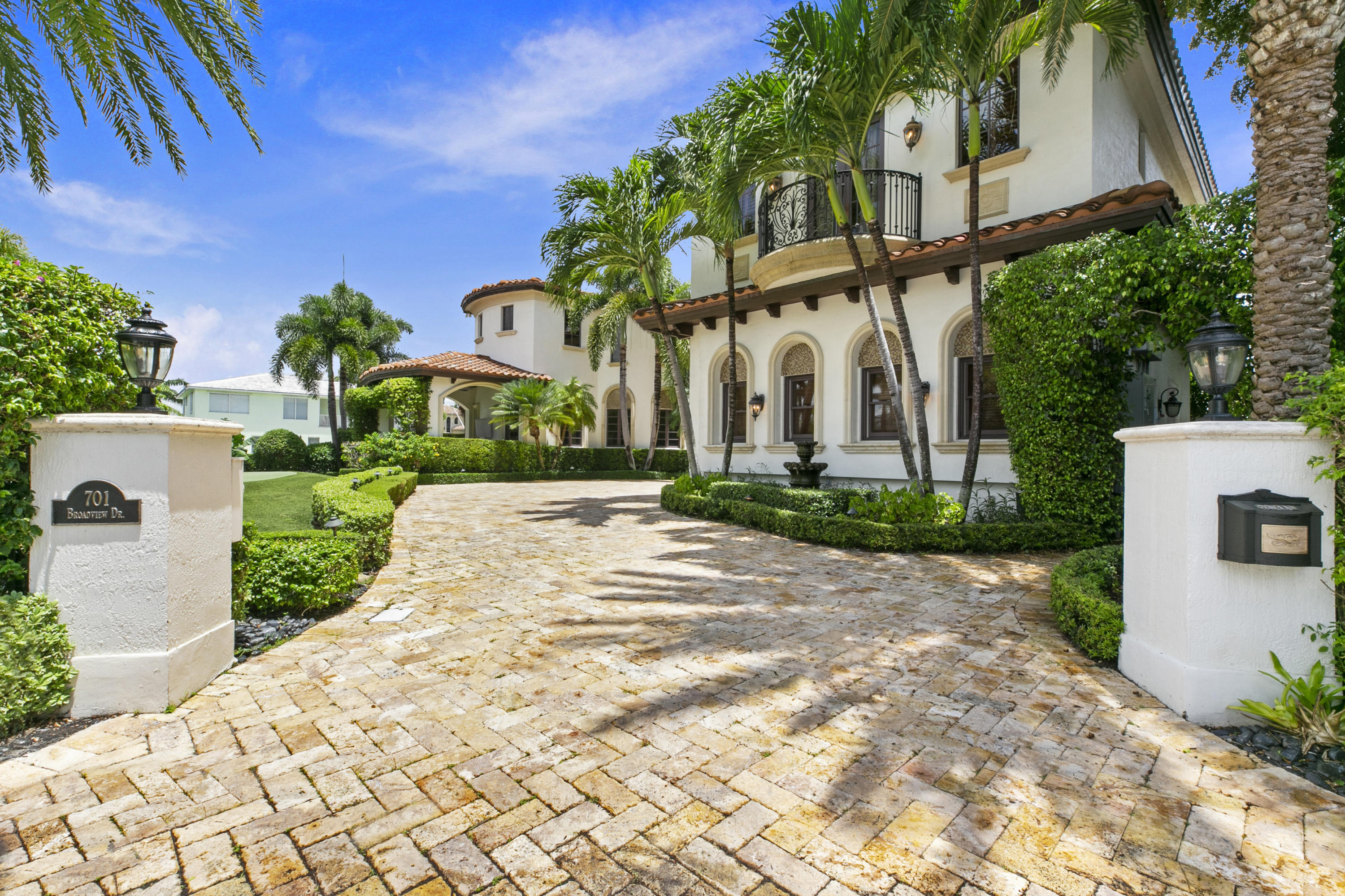 HARBOUR EAST - Residential