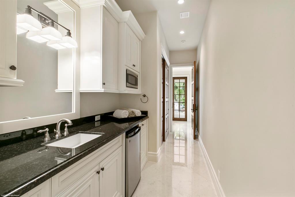 HARBOUR EAST - Residential