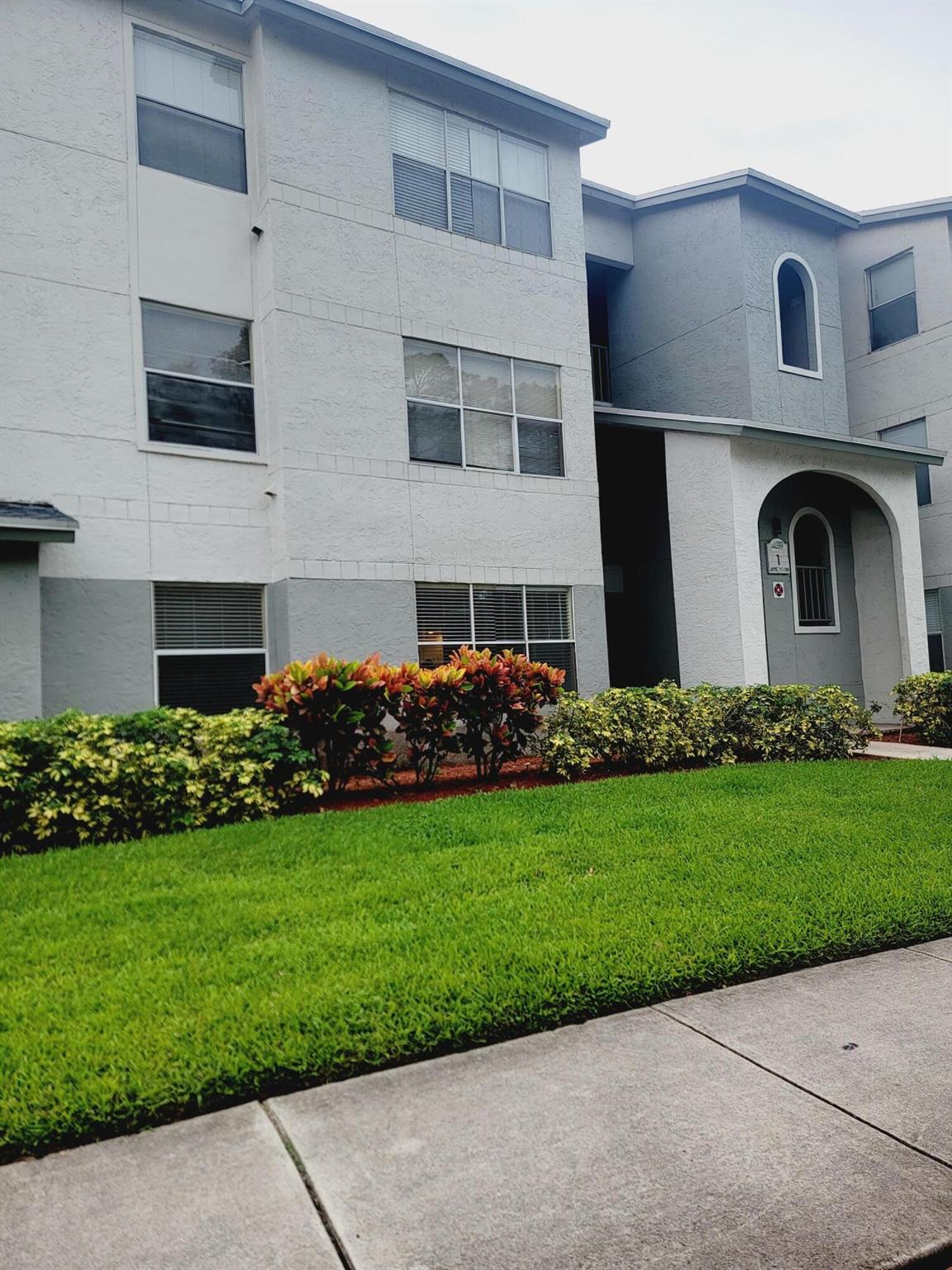 Nice 2 bed/2 bath apartment on the 3rd floor...with a nice view and close to the entertainment area, quiet gated community with great amenities. Washer and dryer inside the unit, walk-in closets, central air conditioning. Minimum credit score of 650 required by association. HOA approval 2-4 weeks.