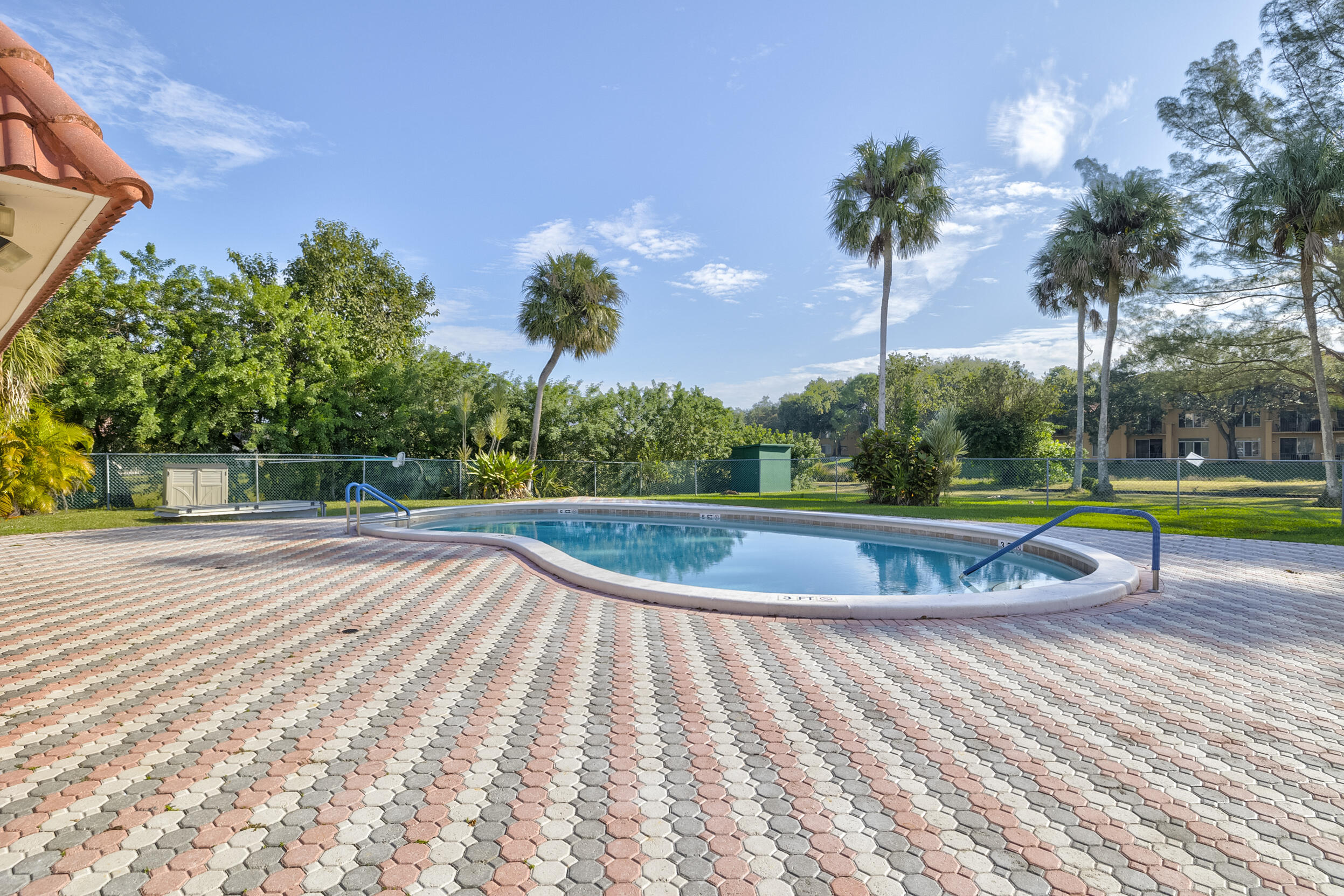 HOLIDAY SPRINGS VILLAGE 1 CONDO - Residential