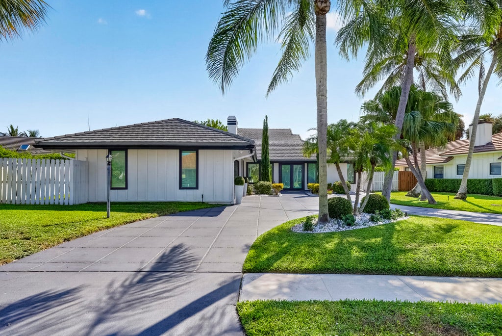 Photo of 12894 N Normandy Way, Palm Beach Gardens, FL 33410 (MLS # B26074323)
