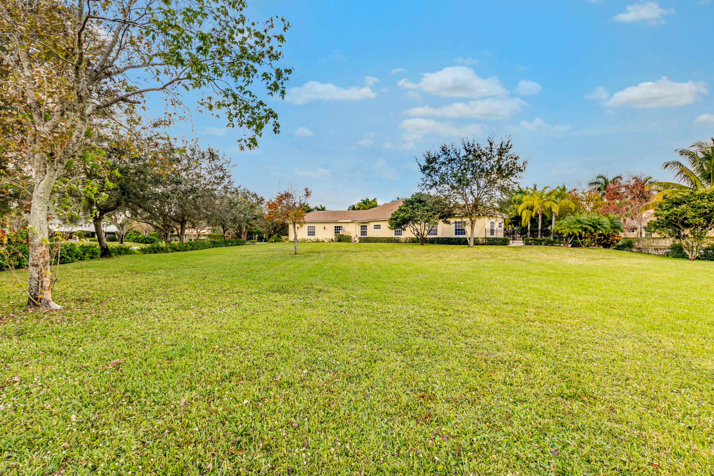 WELLINGTON AERO CLUB OF THE LANDINGS AT WELLINGTON - Residential Lease