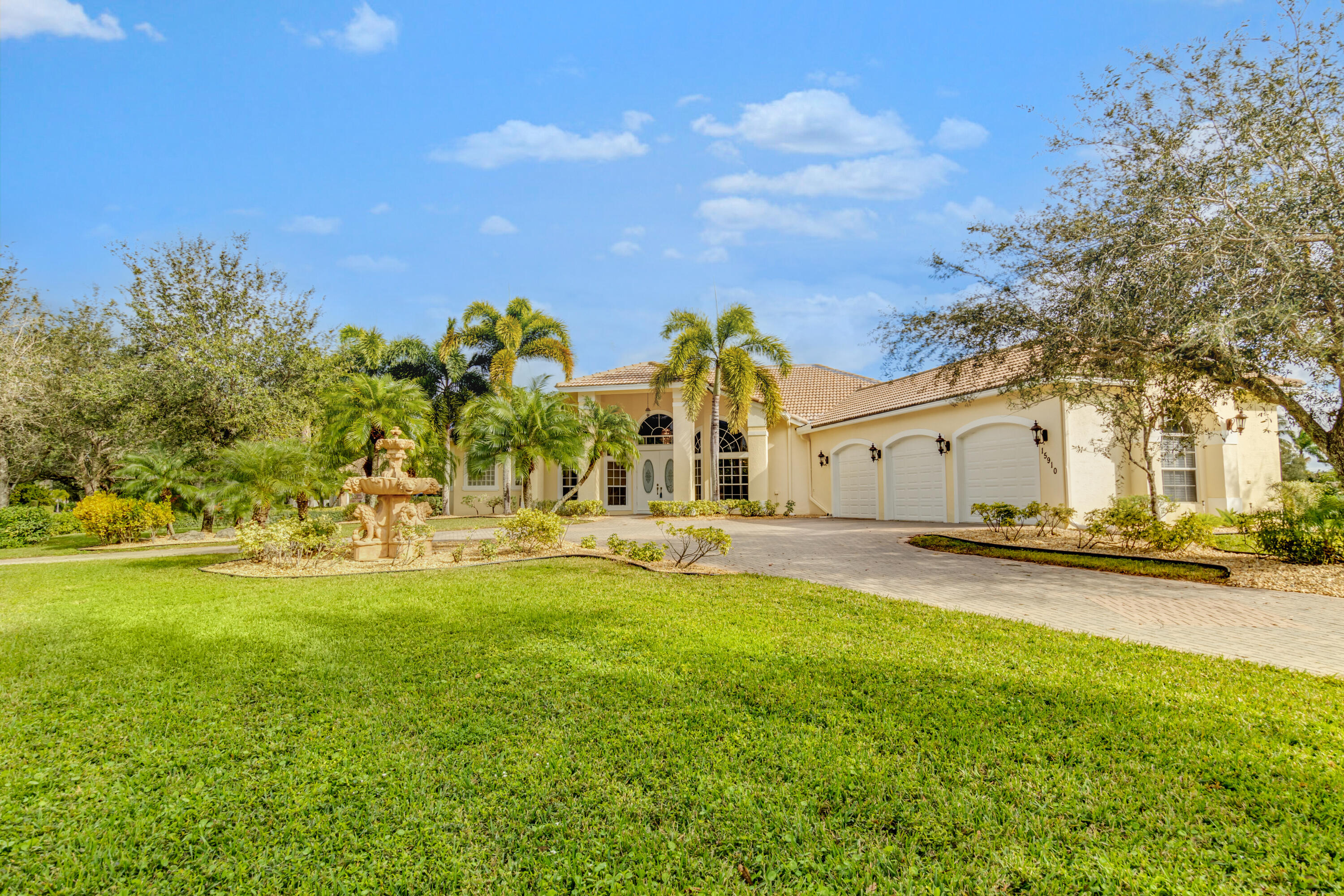 WELLINGTON AERO CLUB OF THE LANDINGS AT WELLINGTON - Residential Lease