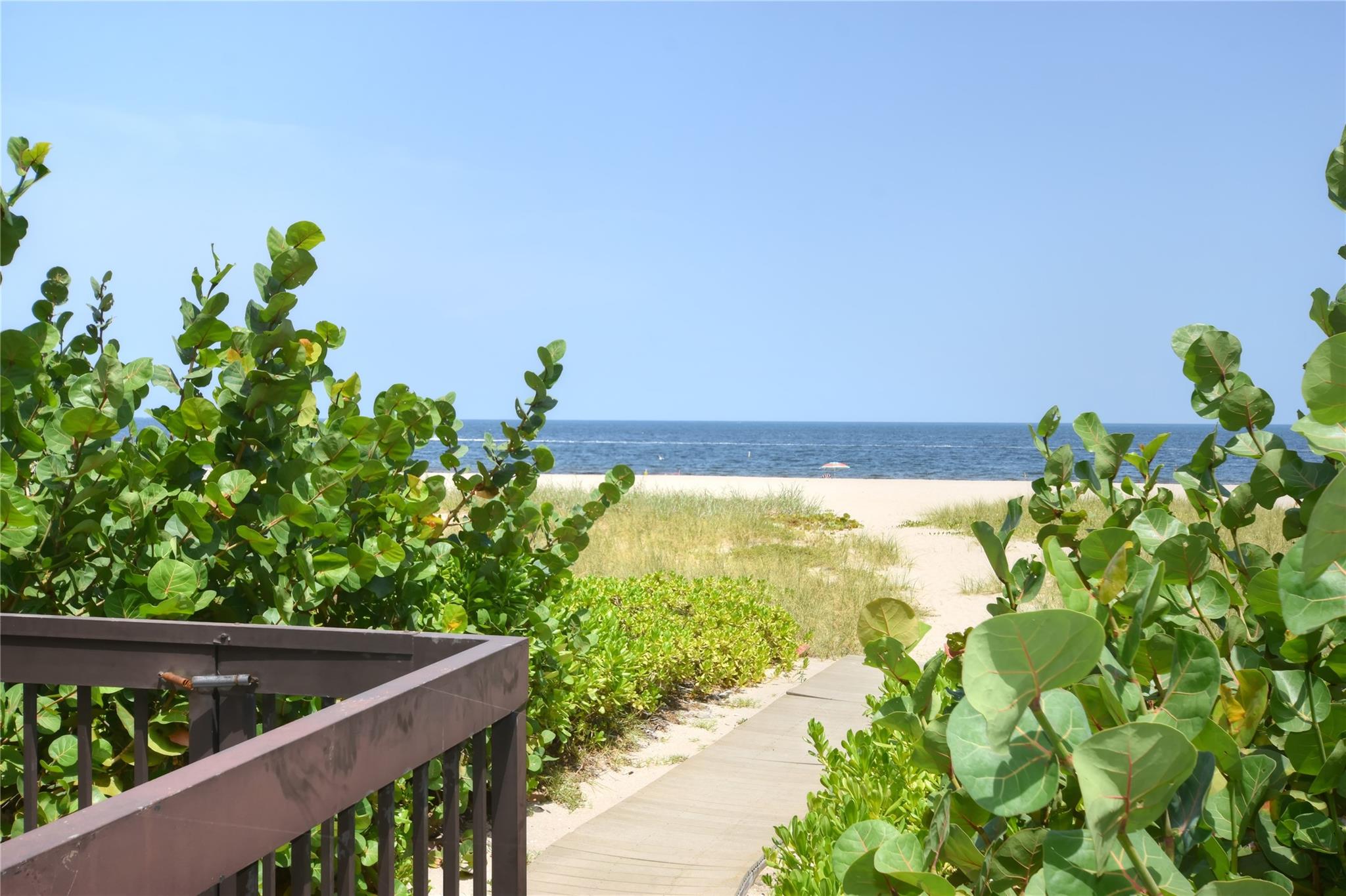 SILVER THATCH OCEAN CLUB - Residential