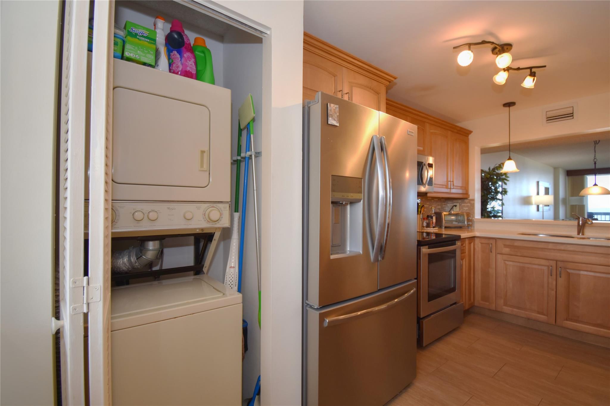 SILVER THATCH OCEAN CLUB - Residential