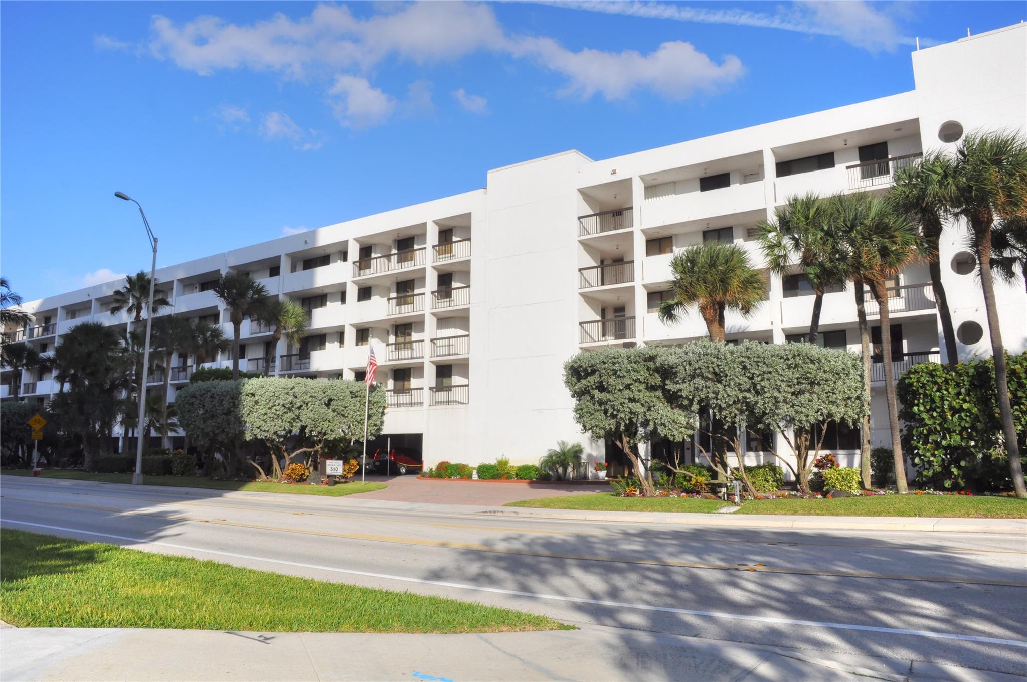 SILVER THATCH OCEAN CLUB - Residential