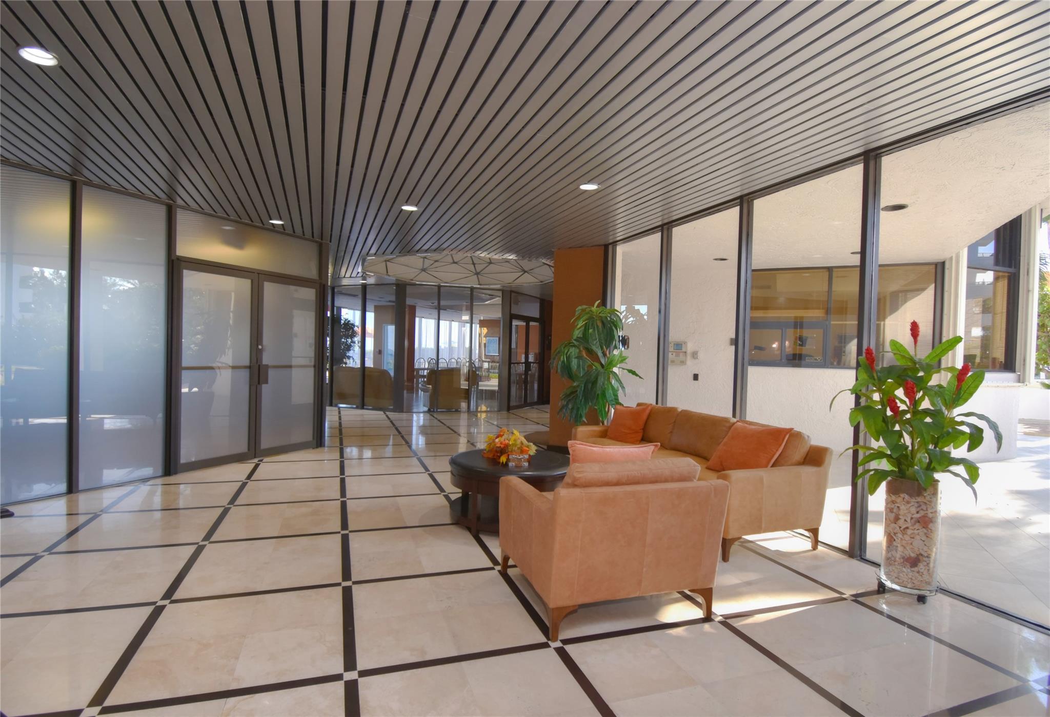 SILVER THATCH OCEAN CLUB - Residential