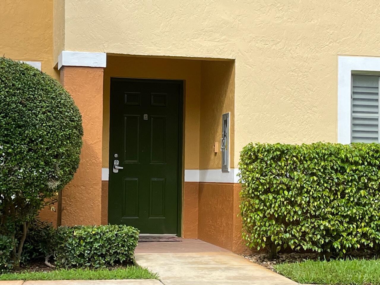 YACHT CLUB - Residential Lease