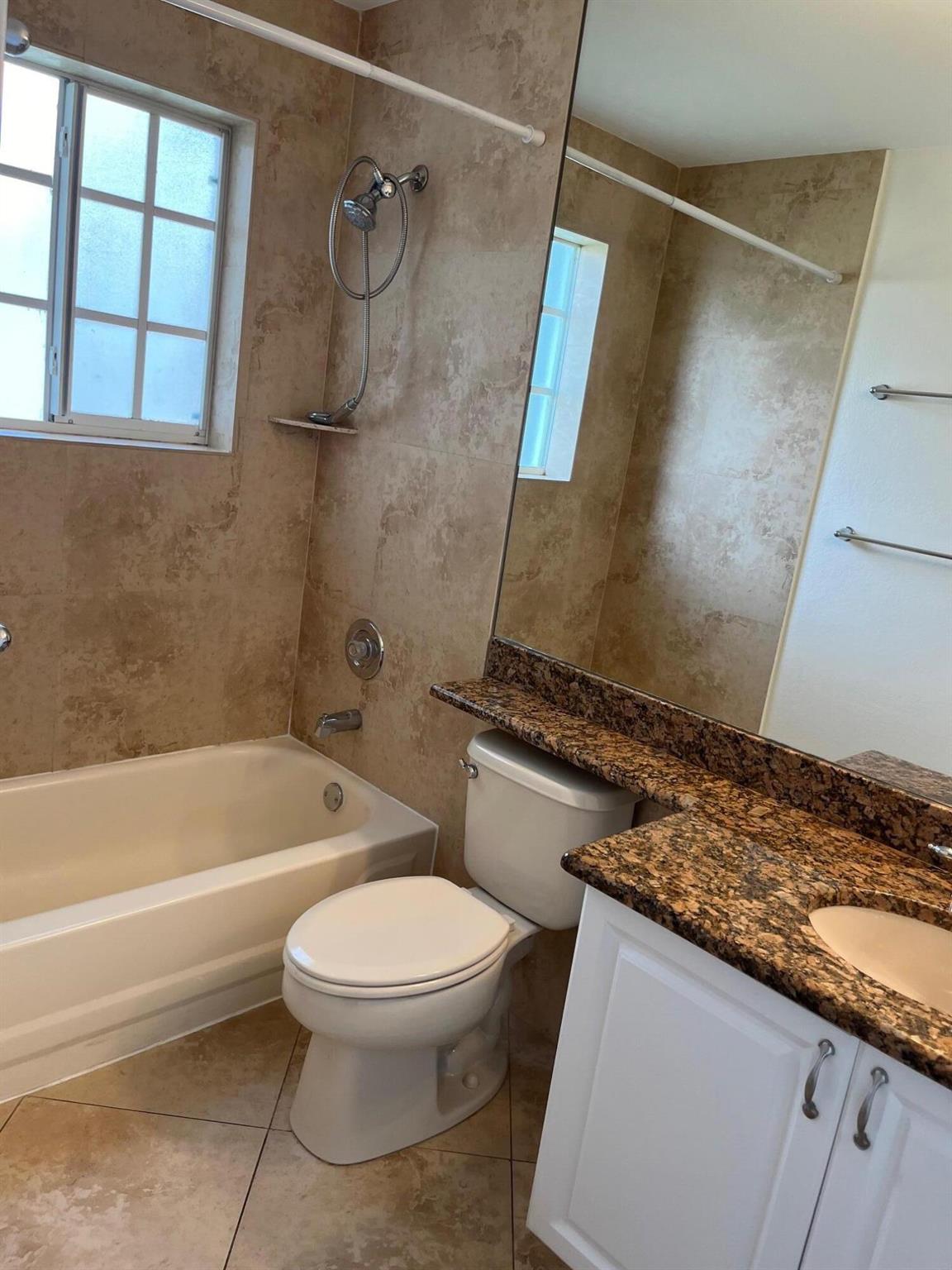 YACHT CLUB - Residential Lease