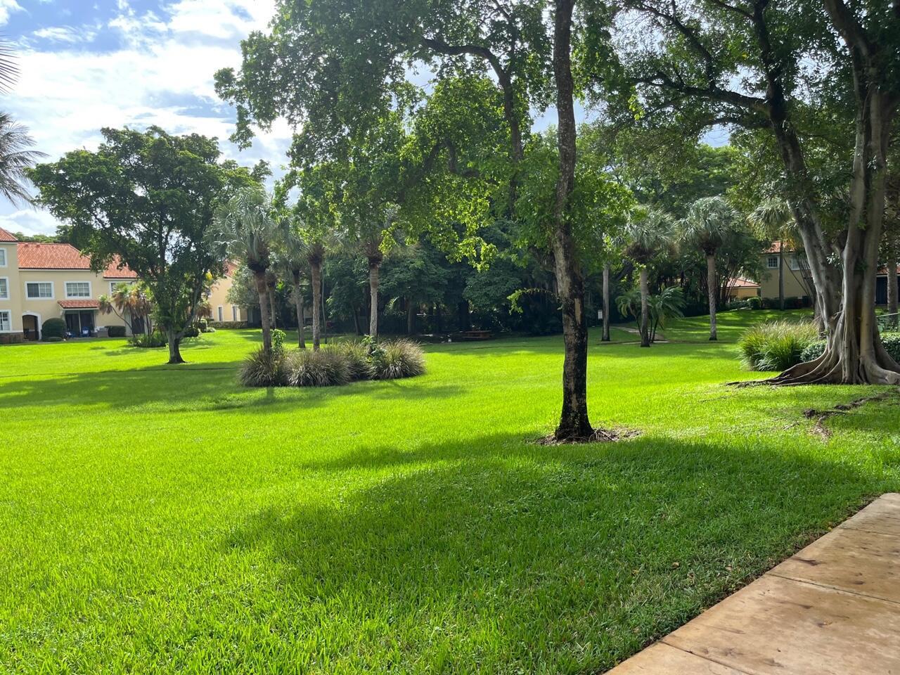 YACHT CLUB - Residential Lease