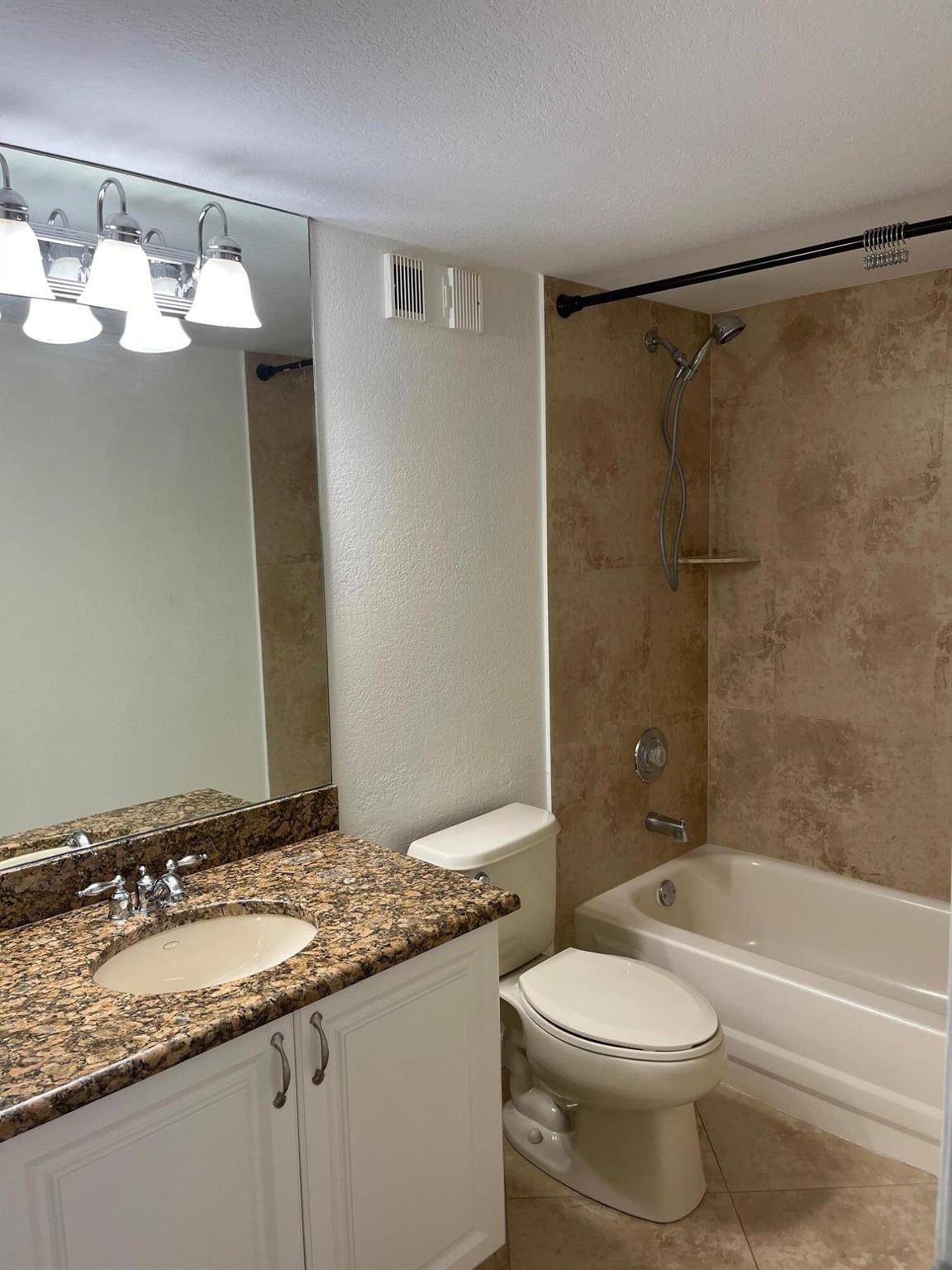 YACHT CLUB - Residential Lease