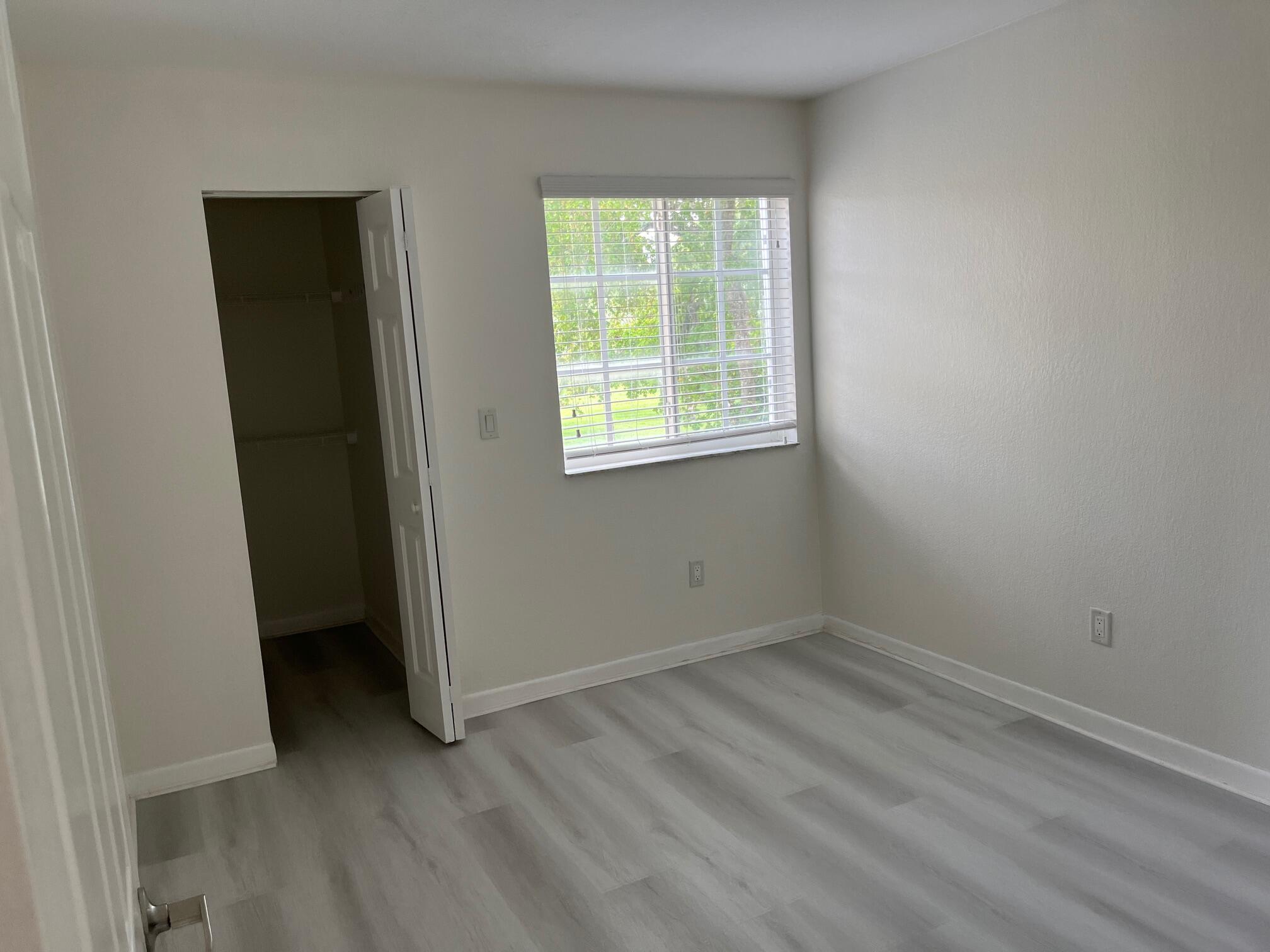 YACHT CLUB - Residential Lease