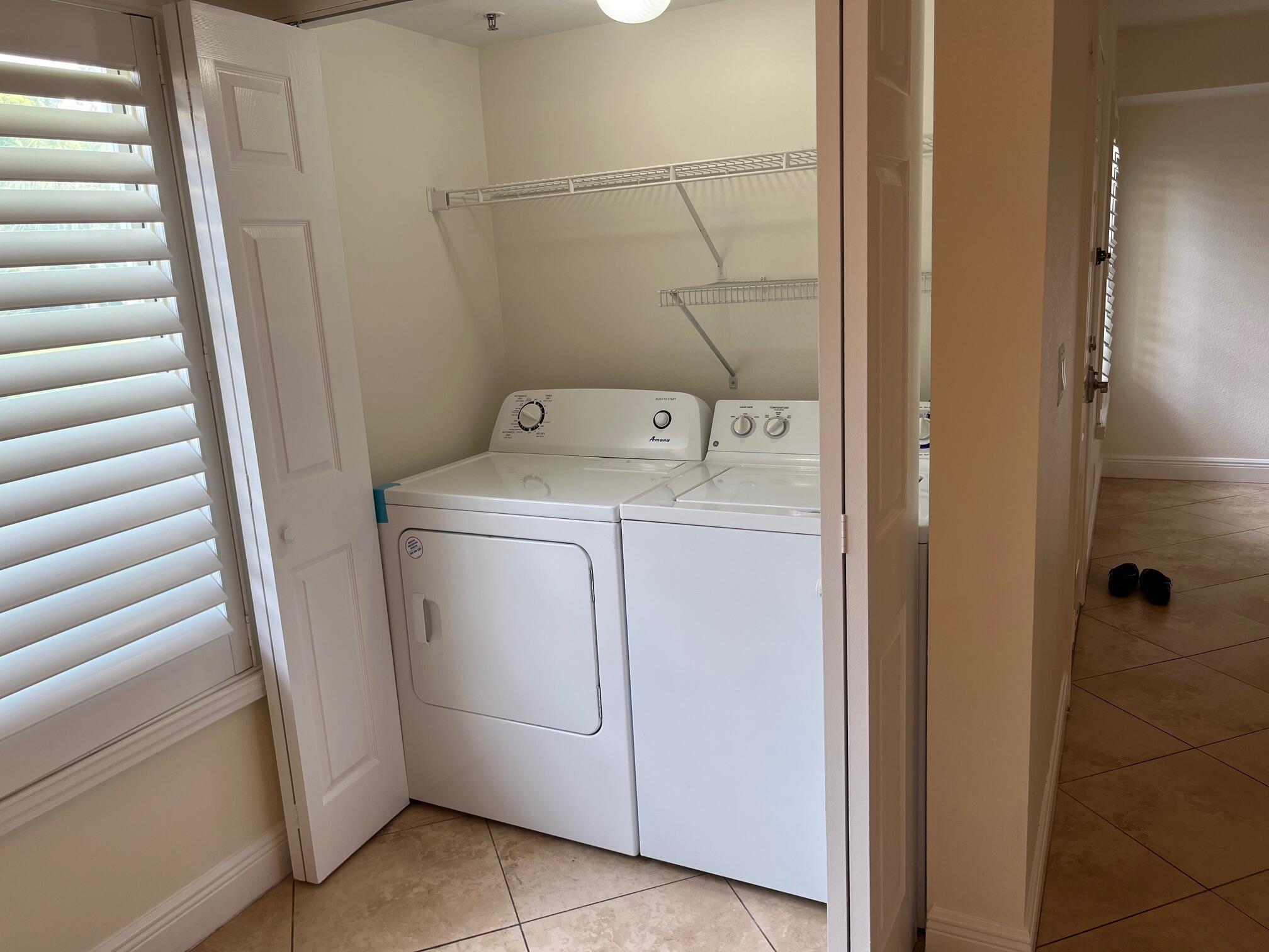 YACHT CLUB - Residential Lease