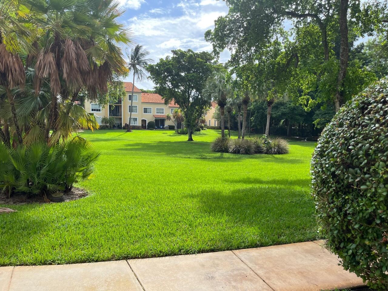 YACHT CLUB - Residential Lease