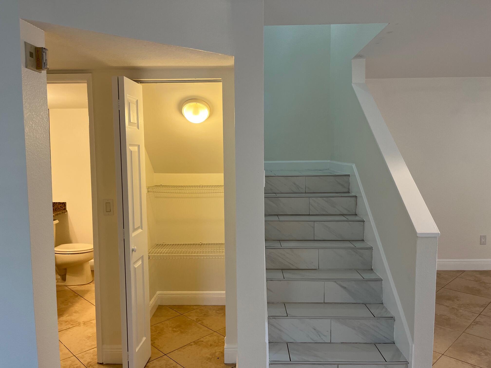 YACHT CLUB - Residential Lease