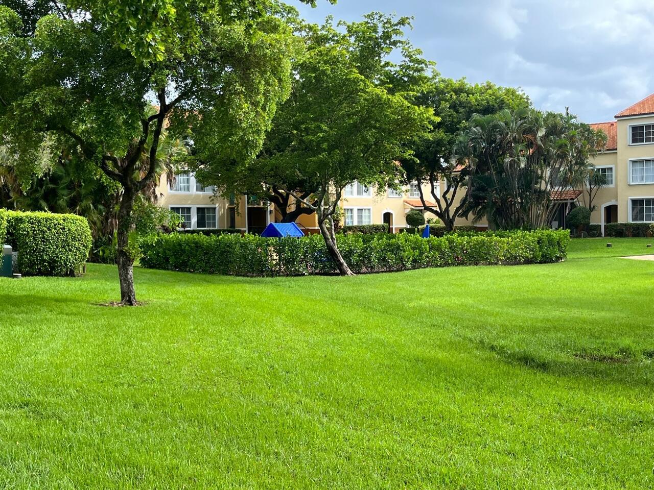 YACHT CLUB - Residential Lease