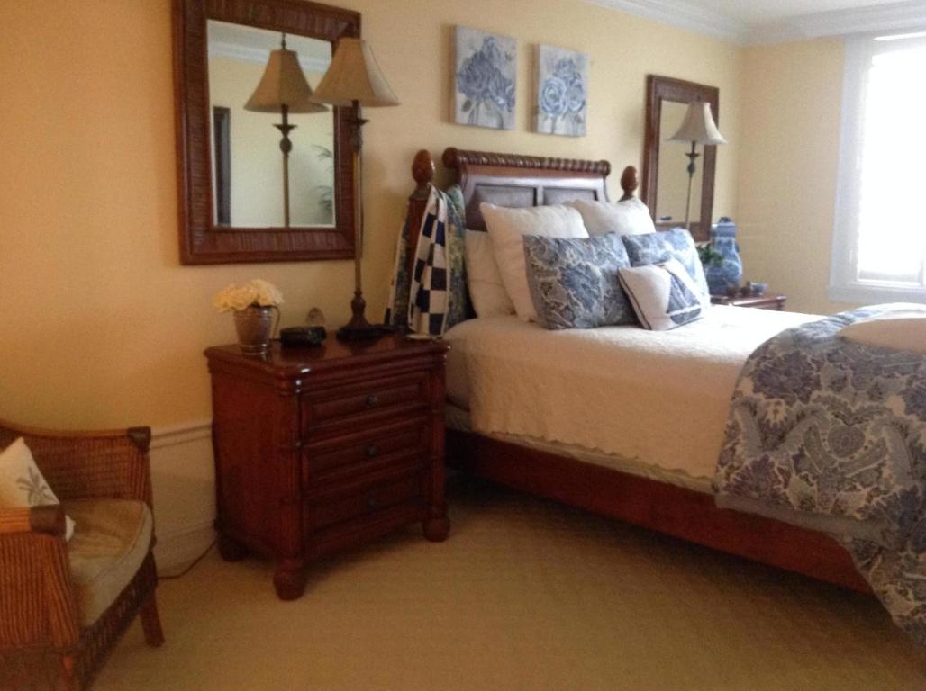 AMBASSADORS EAST - Residential Lease