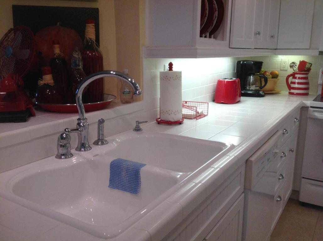 AMBASSADORS EAST - Residential Lease