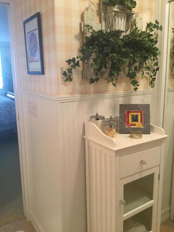 AMBASSADORS EAST - Residential Lease